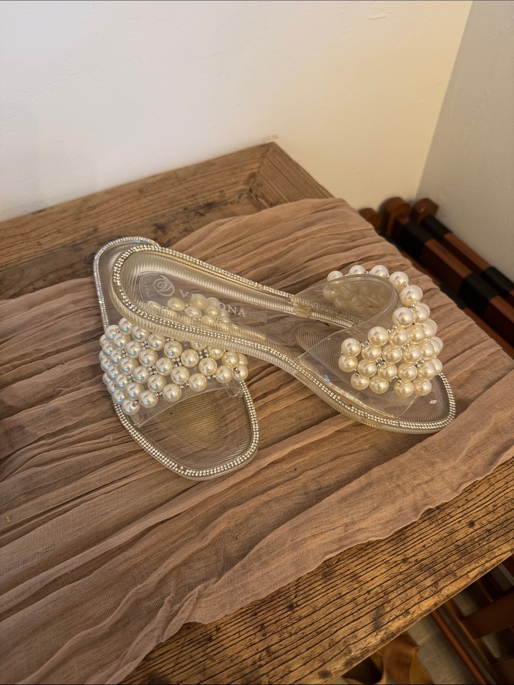 Versona Pearl-Embellished Clear Slide